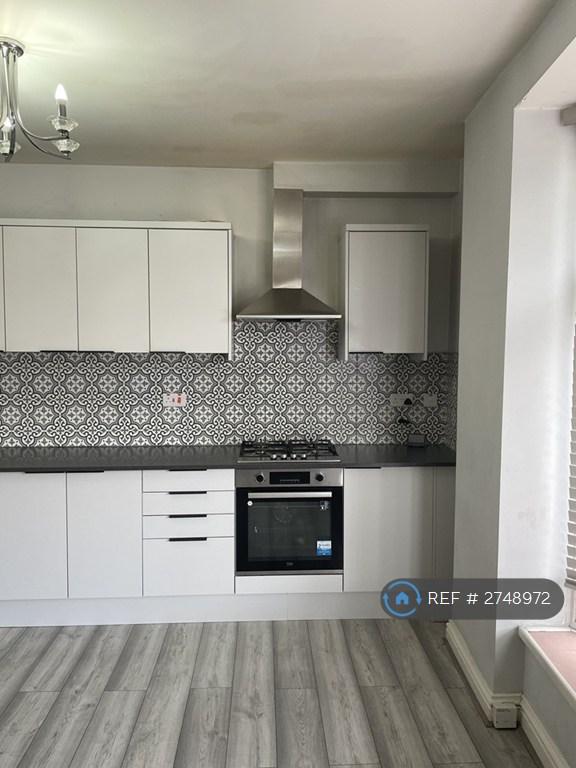 2 bedroom flat in York Place, Ilford, IG1 (2 bed) (#2748972)