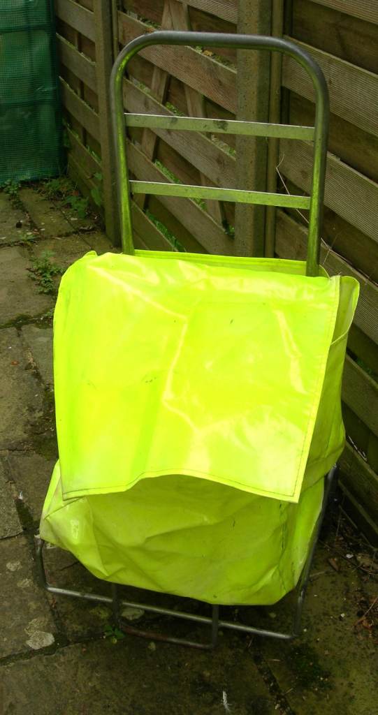 NEWSPAPER DELIVERY TROLLEY MAGAZINE LEAFLET WITH WATERPROOF BAG