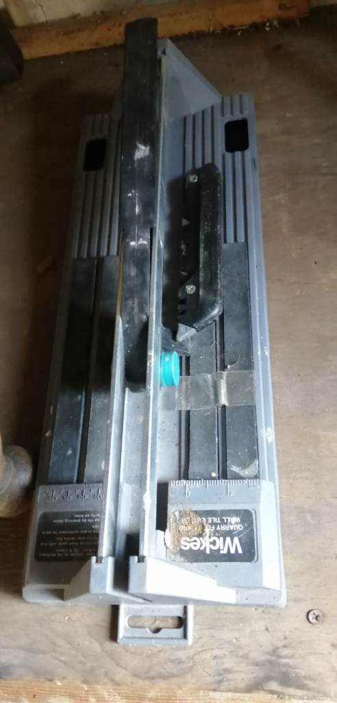 Tile cutter
