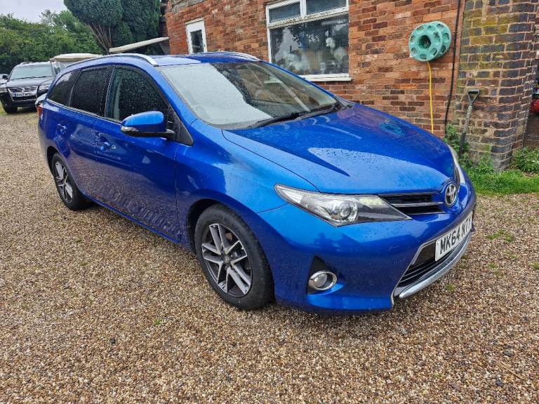 Toyota Auris Icon+ estate 1.4 D-4D. Full main dealer history, 1 former keeper, £20 tax! 2 keys.