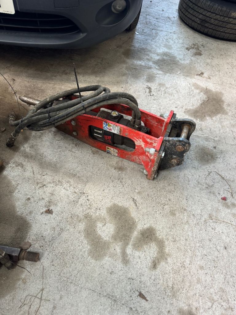 Hydraulic breaker for mini digger