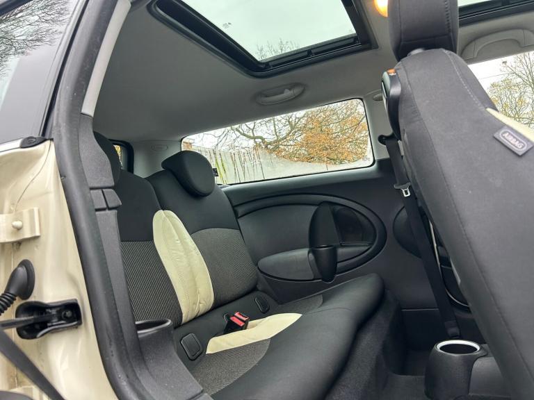 2010 MINI Clubman 1.6 Cooper [122] 5dr Auto ESTATE Petrol Automatic