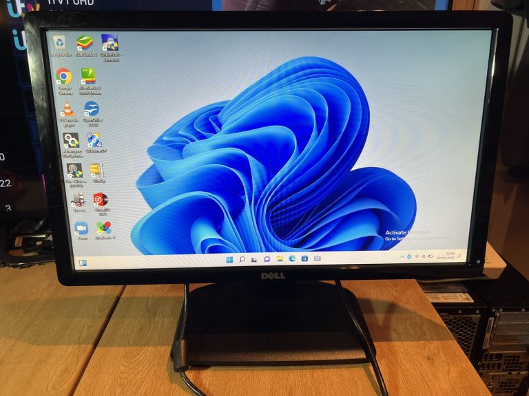 20inch Dell Widescreen Monitor DVI,VGA Ports,Excellent condition 
