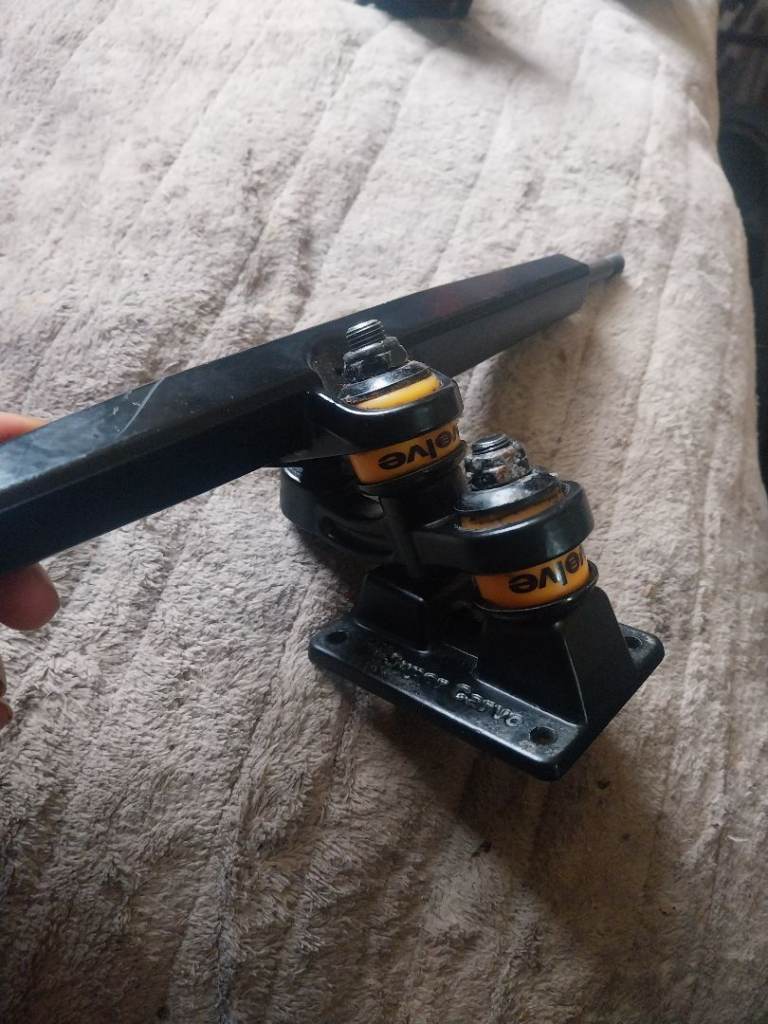 Evolve super carve front truck assembly.