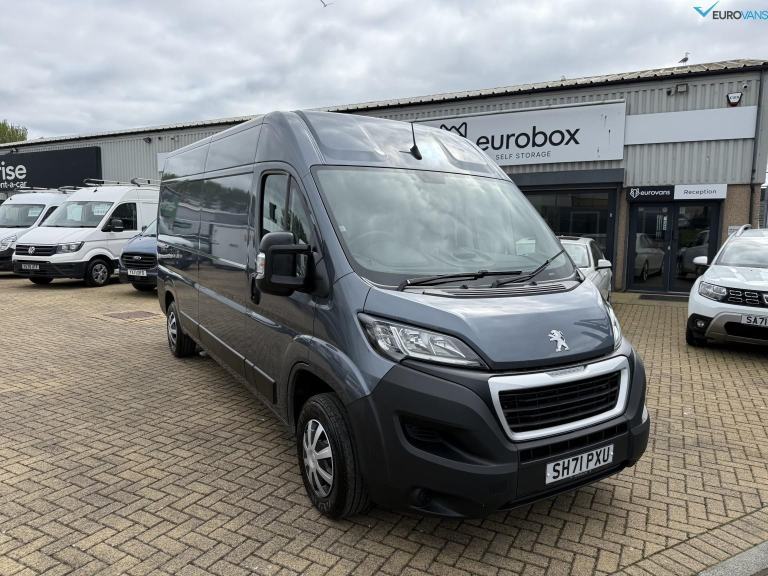 PEUGEOT BOXER 2.2 BLUEHDI 335 PROFESSIONAL Diesel Manual in Grey