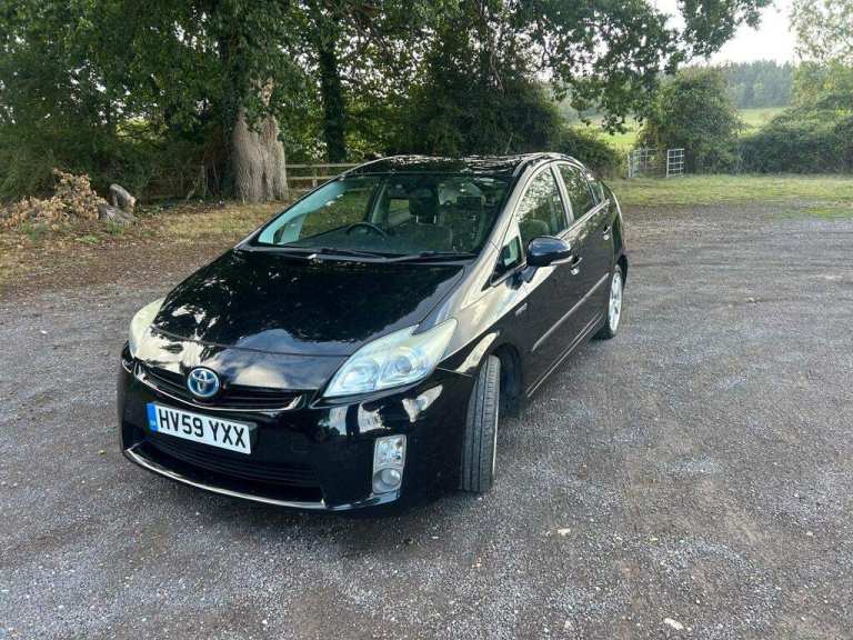Black Toyota PRIUS 2009