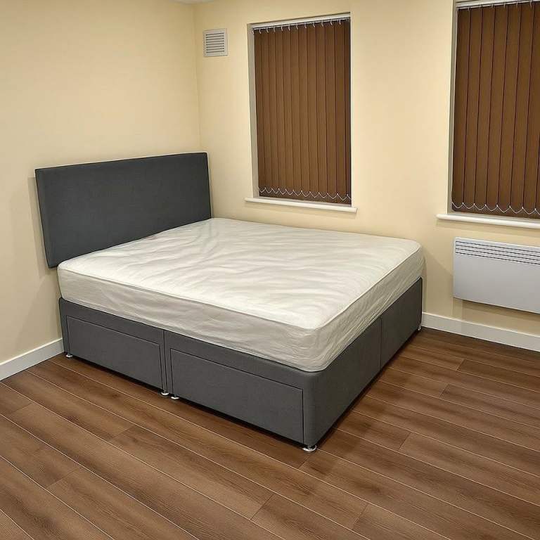 image for ]] Divan Bed - (4ft) Small Double Plush Velvet Bed With Mattress - Same Day Delivery ]]