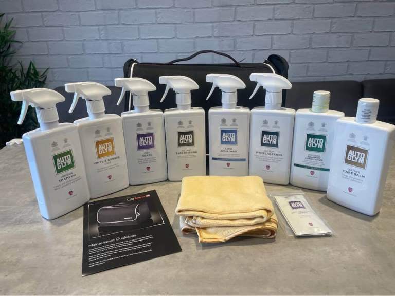 Auto glym lifeshine car care kit never been used , see pictures for all that is included 
