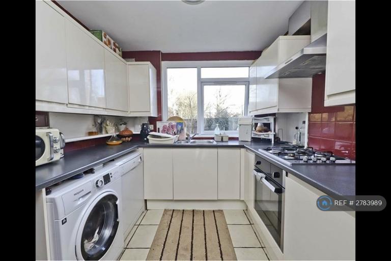 3 bedroom house in Rose Court, Pinner, HA5 (3 bed) (#2783989)