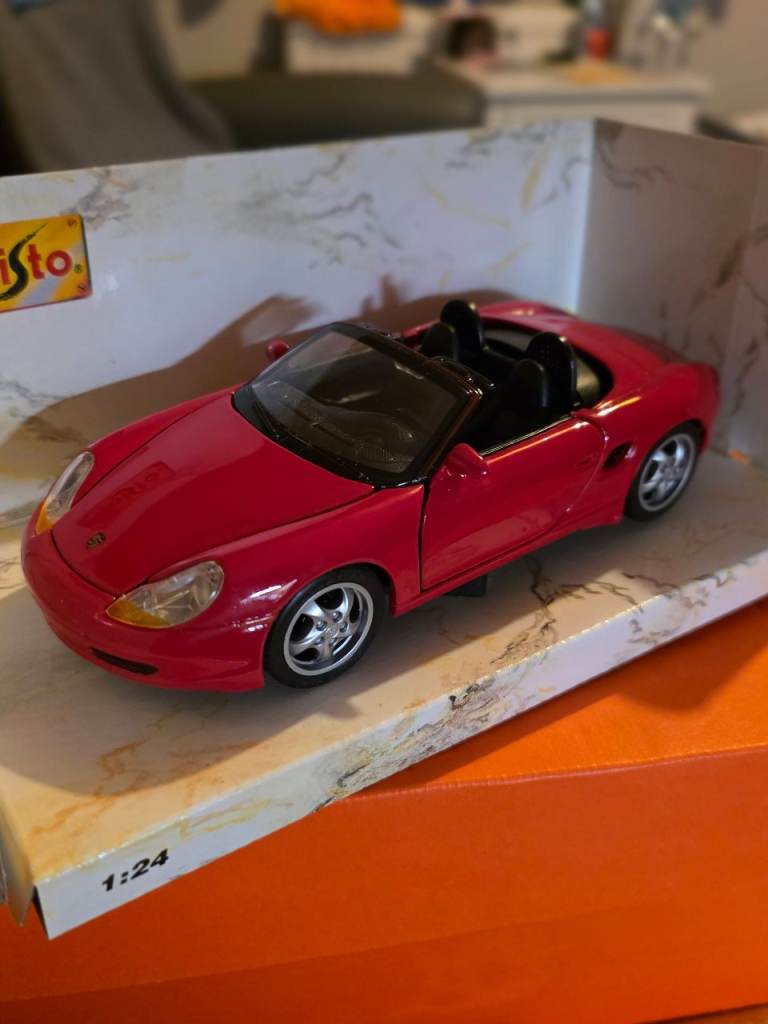 Maisto Red Porsche Boxster Model Car – 1:24 Scale