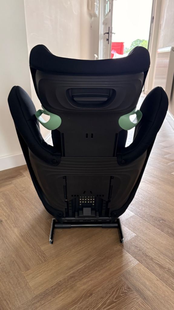 Child’s Cybex Car Seat – Black