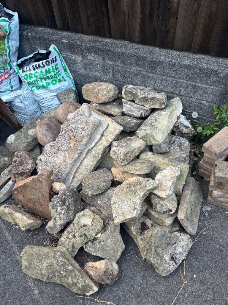 Free landscaping rocks, paving bricks and paving slabs 