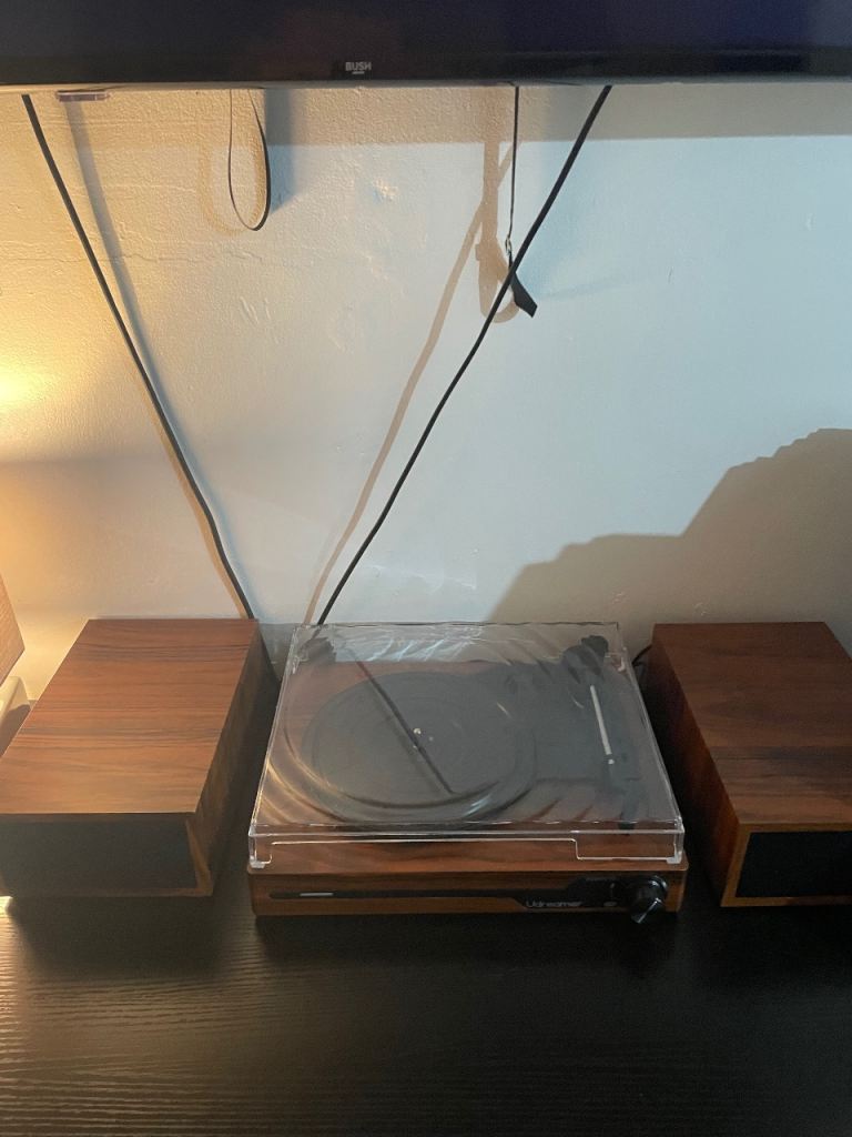 Udreamer Record player + 13 Vinyls + Vinyl Cleaning kit & sleeves, Can negotiate for prices