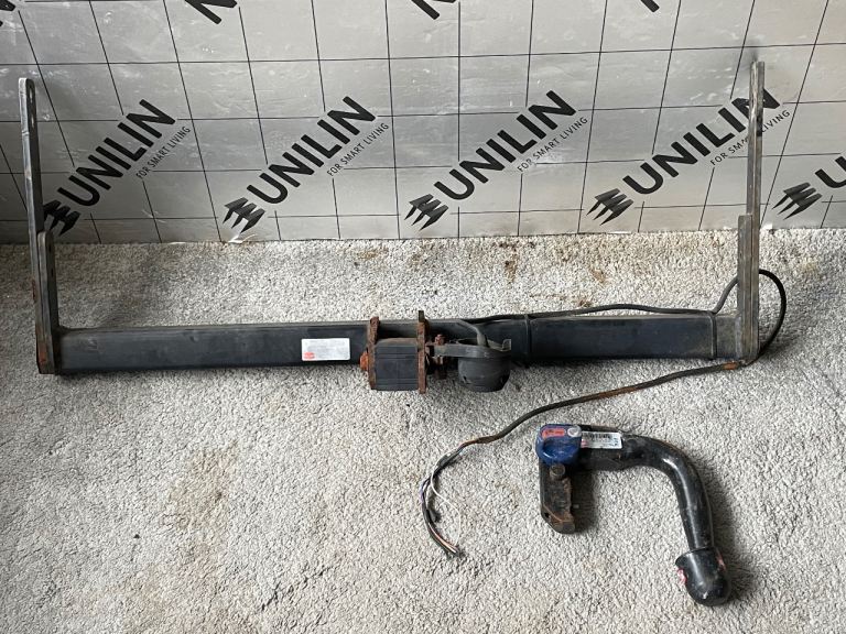 Removable row bar for an Audi A3 