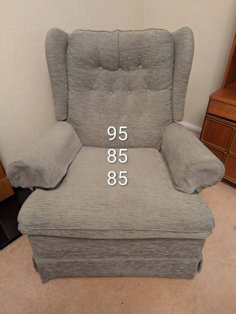 Recliner arm chair 