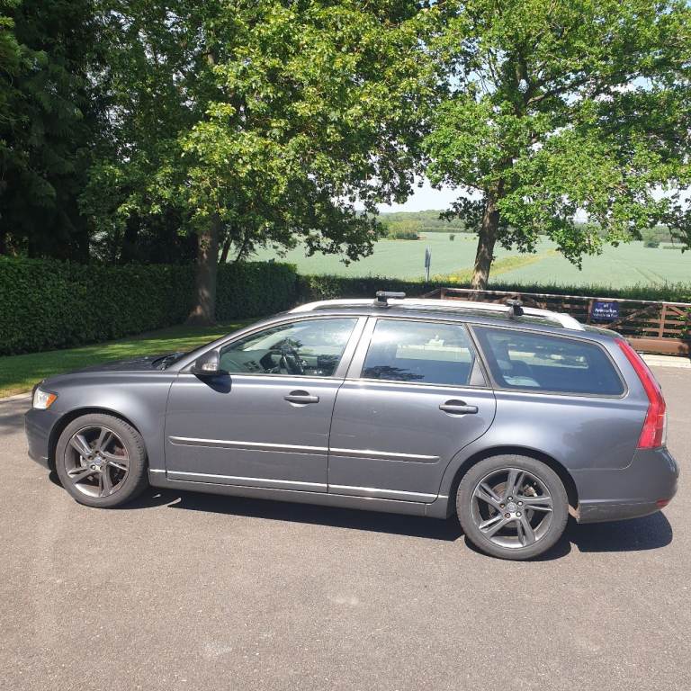 Volvo V50  Estate, 2011, Manual, 1560 (cc), 5 doors,£20 tax a year , 192000 milage 