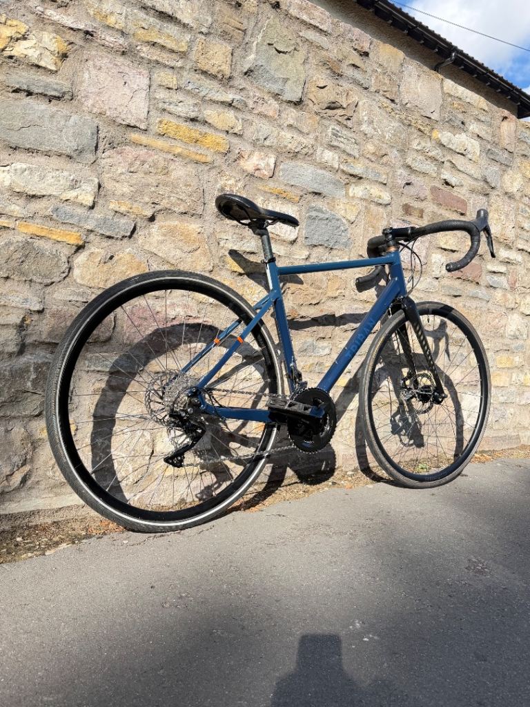 TRIBAN ROAD BIKE IN PERFECT CONDITION 