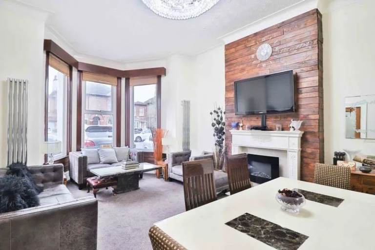 2 bedroom ground floor flat for sale