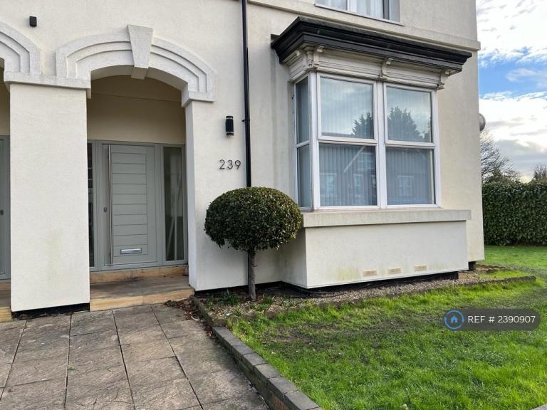 1 bedroom flat in Penn Road, Wolverhampton, WV4 (1 bed) (#2390907)
