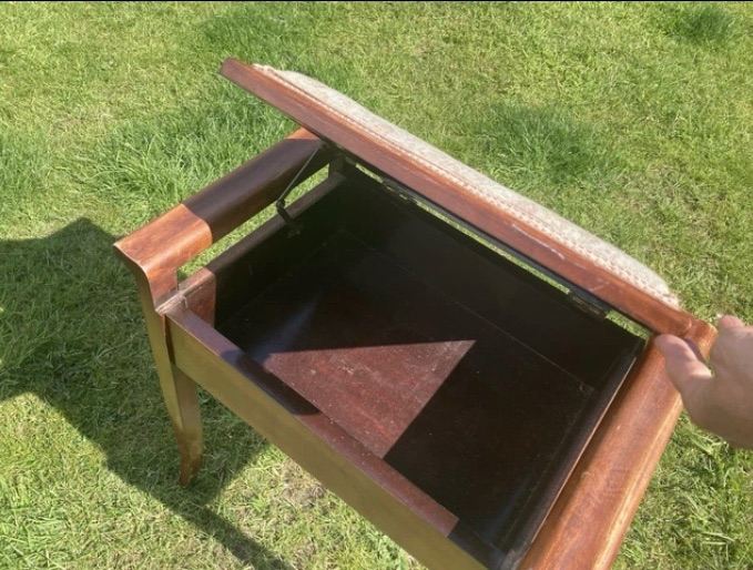 Piano stool 