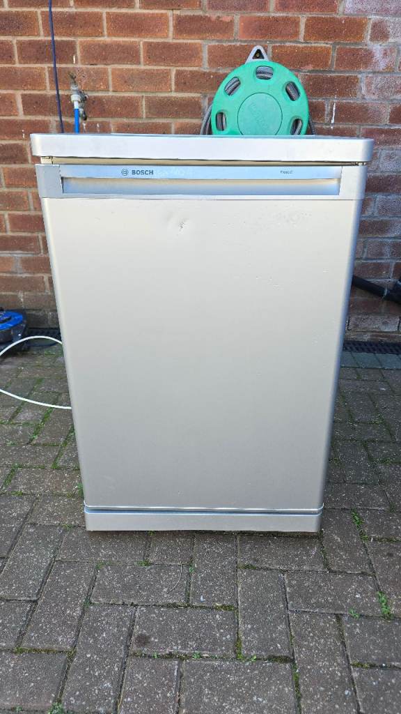 Bosch Under Counter Fridge - Fully working 
