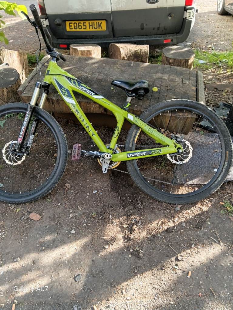 Bangging green stunt bike & will be a lively gift 