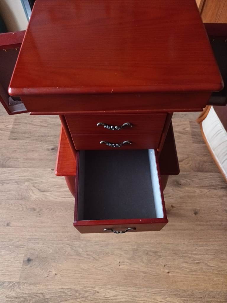 BEAUTIFUL JEWELLRY CABINET AS NEW