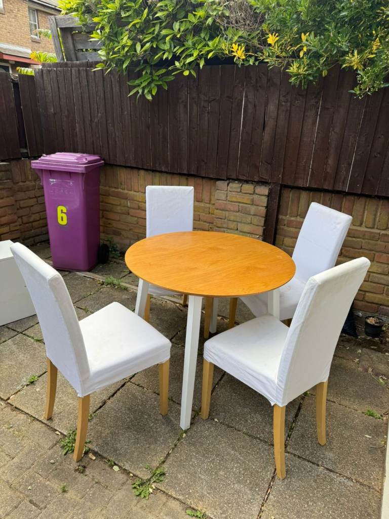 Dining Table with 4x chairs for £120