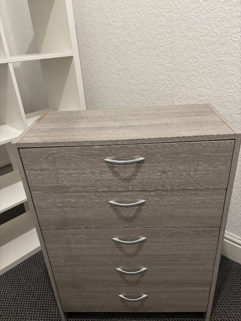Chest of drawers 