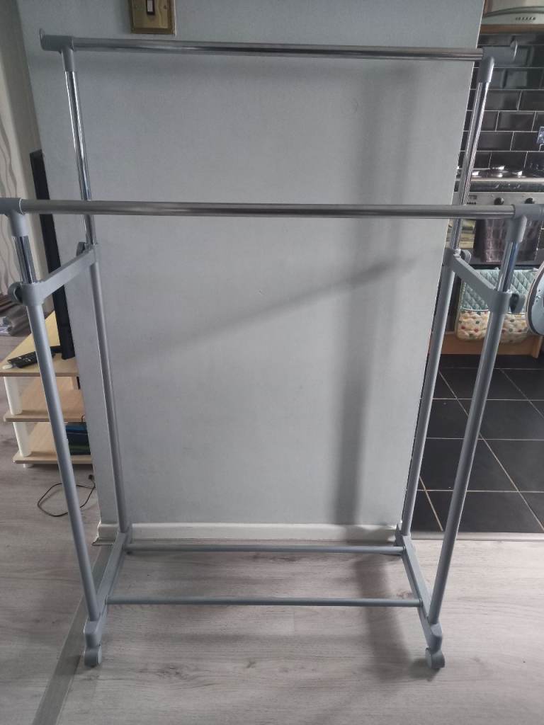 Double clothes rail