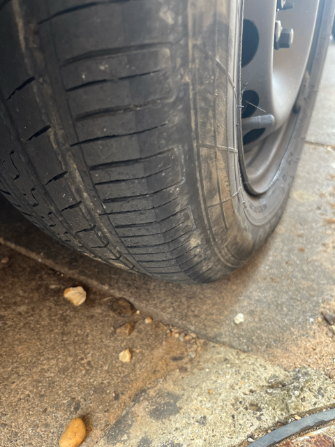 Good as new tyres on wheels citron Nemo 2009 