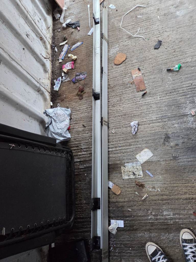 Roof rack for ladders