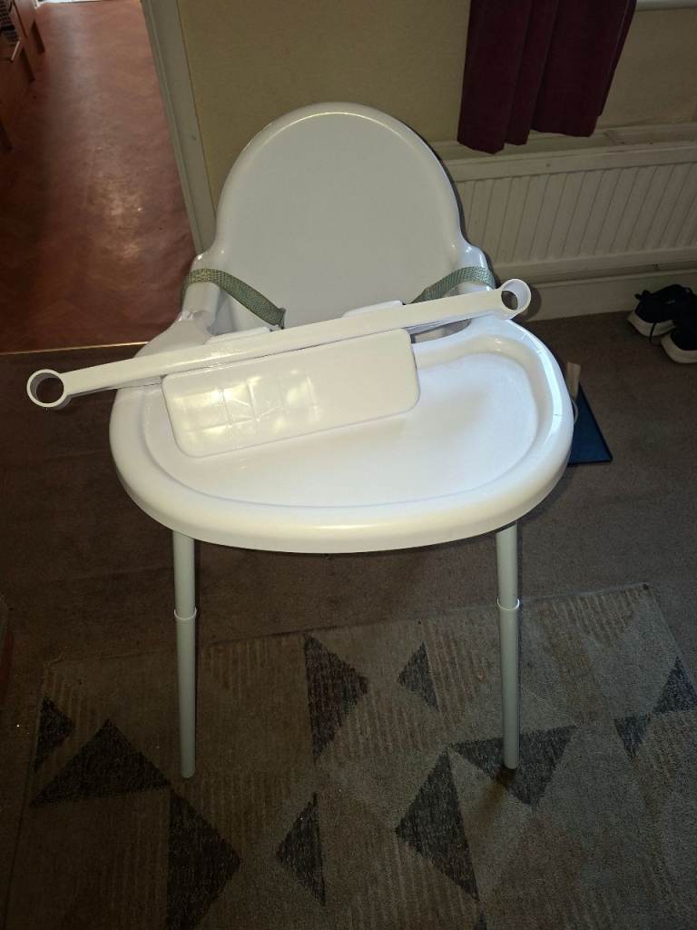 White Baby High Chair – Good Condition