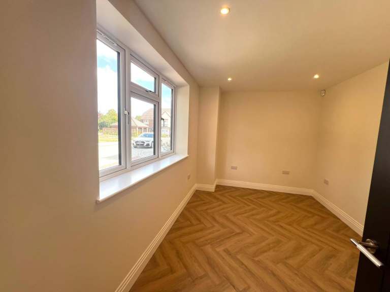 High-Yield Opportunity: 2x Identical 5-Bed Properties in Shinfield, RG2