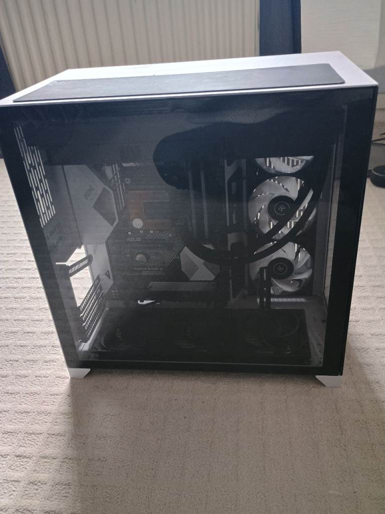 Lian Li white case, with EK AIO, Fans