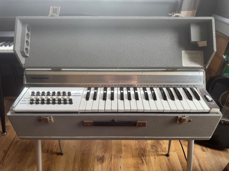 Vintage Electronic Keyboard with Legs – Good Condition