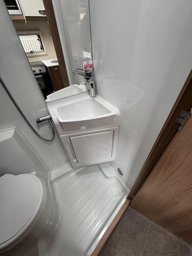 SWIFT ESCAPE 695 - 2017