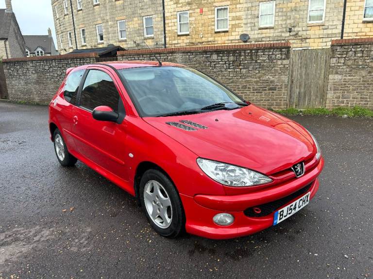 2004 PEUGEOT 206 1.4S, LOW MILES, NEW MOT AND SERVICED.