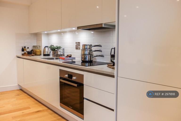 2 bedroom flat in Station Grove, Wembley, HA0 (2 bed) (#2971818)