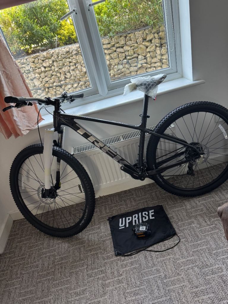 Trek Marlin 4 Gen 2 27.5/29er 2025 Hardtail Mountain Bike - Black