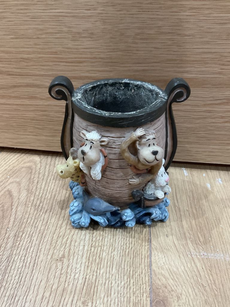Vase Noah’s Ark £3