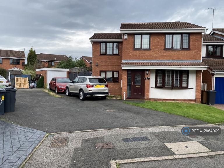 4 bedroom house in Taryn Drive, Darlaston, Wednesbury, WS10 (4 bed) (#2864009)