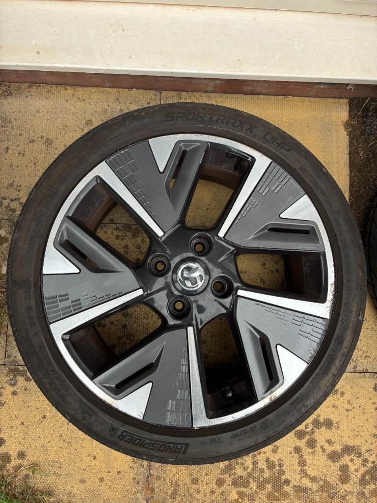 Vauxhall Corsa F 17" Diamond Cut Alloy Wheels & Tyres 205/45/17