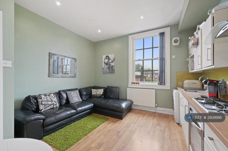 2 bedroom house in Avenham Terrace, Preston, PR1 (2 bed) (#2931666)