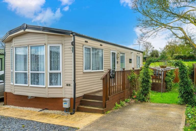 Riverview Park Holiday Home in Cogenhoe  - Lodge / Caravan 