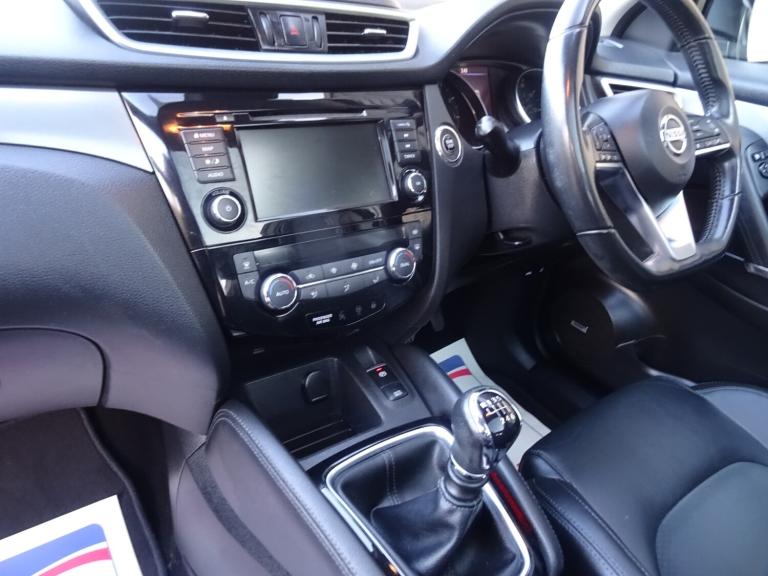 2019 Nissan Qashqai 1.3 DiG-T Tekna 5dr **LOW MILEAGE*ONLY 37000 MILES FROM NEW** HATCHBACK Petro...