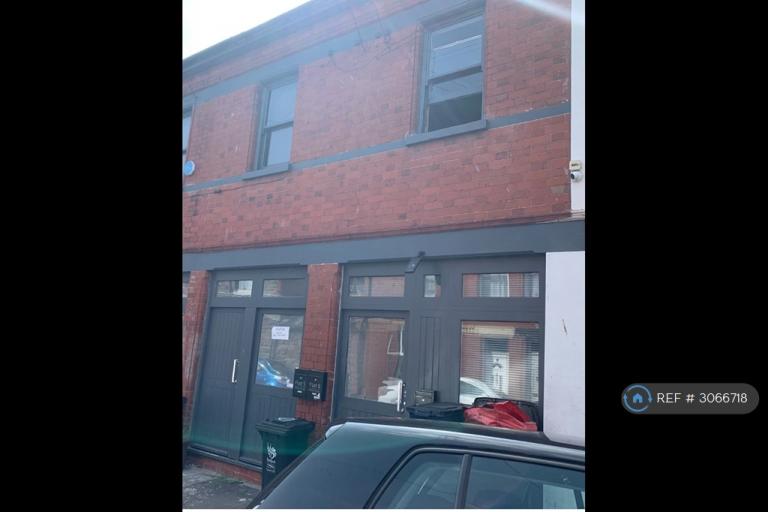 1 bedroom flat in Oxford House, Newport, NP20 (1 bed) (#3066718)