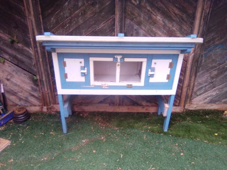  Hand made Rabbit hutch 