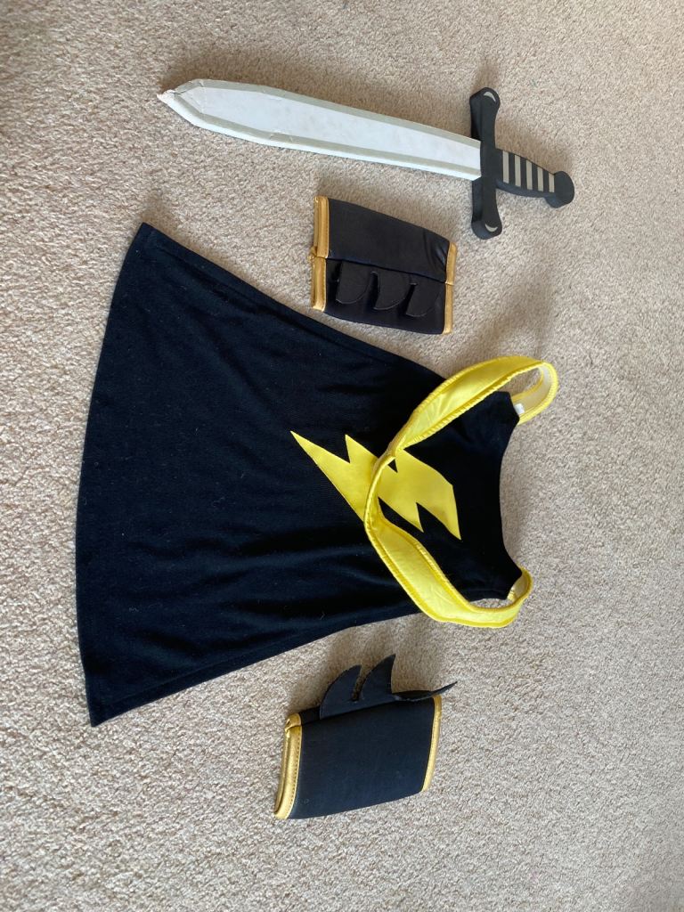 Cape, wrist band & sword, age 2/3, good condition.