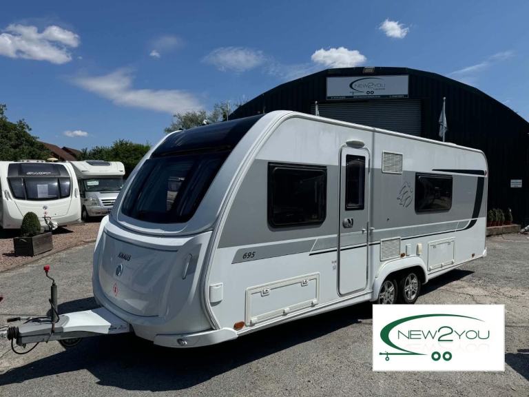 2018 Knaus 695 4 Berth TWIN AXLE Fixed Singles 8FT WIDE Caravan - STOCK H133 